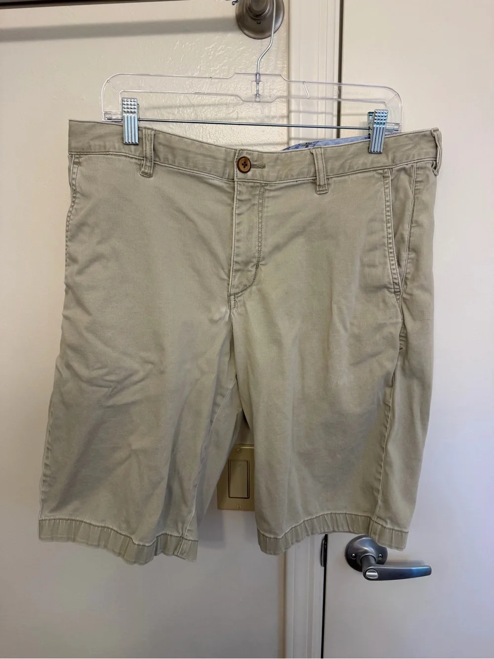 Tommy Bahama Khaki Men's Shorts Size 34 - Picture 1 of 6